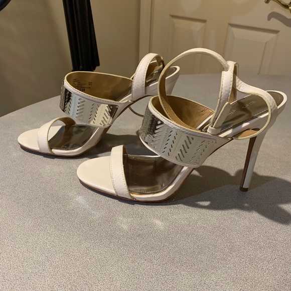 NWOB Coach White/Silver Leather Sandals sz 8.5 - Picture 3 of 5